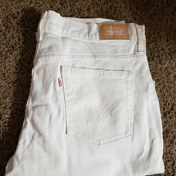 ladies white levi jeans